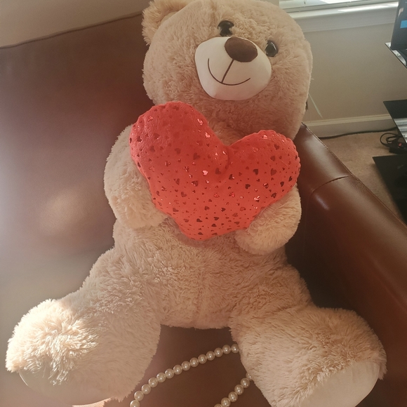 Big plush bear, new with heart in hand - Picture 2 of 15